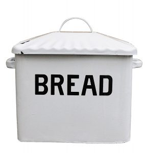 White Metal Bread Box #farmhousekitchen #fixerupperstyle #farmhousestyle