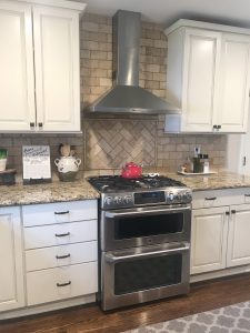 Farmhouse Kitchen Style #modernfarmhouse #fixerupperstyle #whitekitchen