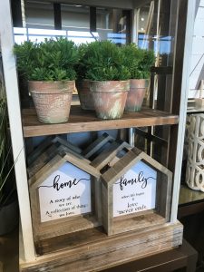 The best things to buy at Kirklands #farmhousefinds #fixerupper #farmousefavorites