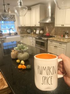 Fall Farmhouse Decorating #ideas #fixerupperstyle#falldecor #inexpensivedecorideas