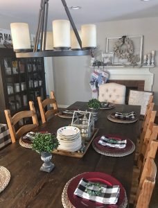 Christmas Dining Room Table Inspiration #tablescape #christmasdecor #farmhousstyle