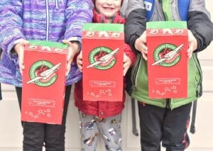 How to serve others at Christmas #kids #christmasgiving #actsofgiving