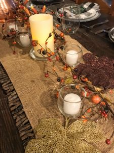 Farmhouse Thanksgiving Tablescape #thanksgivingcenterpiece #tablesetting #thanksgivingdecor