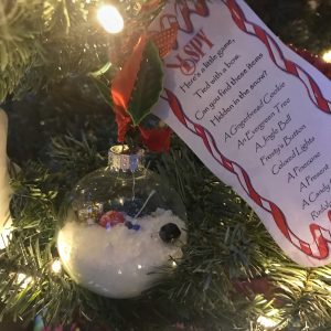 DIY I Spy Christmas Ornament for Kids #christmasornament #christmascrafts #diychrismastideas