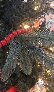 Red Wood Bead Garland for Christmas Tree #farmhouse #christmasdecor #inexpensive #ornaments