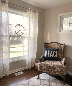 Cozy Winter Decor Inspiration #farmhouse #peacesign #familyroom