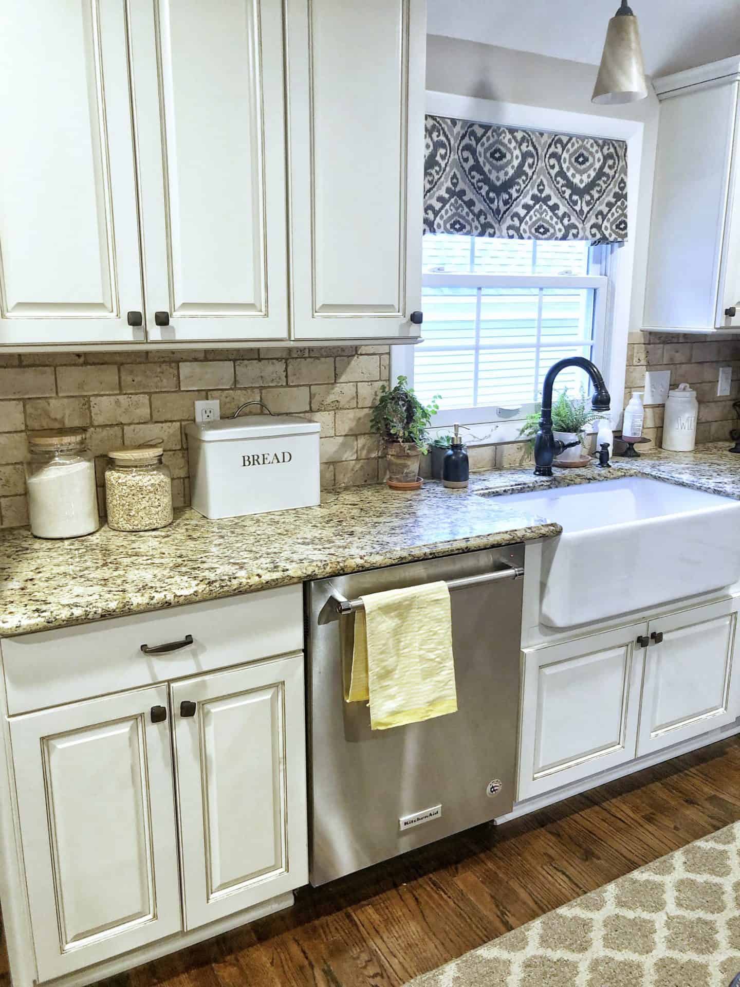 Spring Home Decor Finds #kirklands #farmhouse #whitekitchen