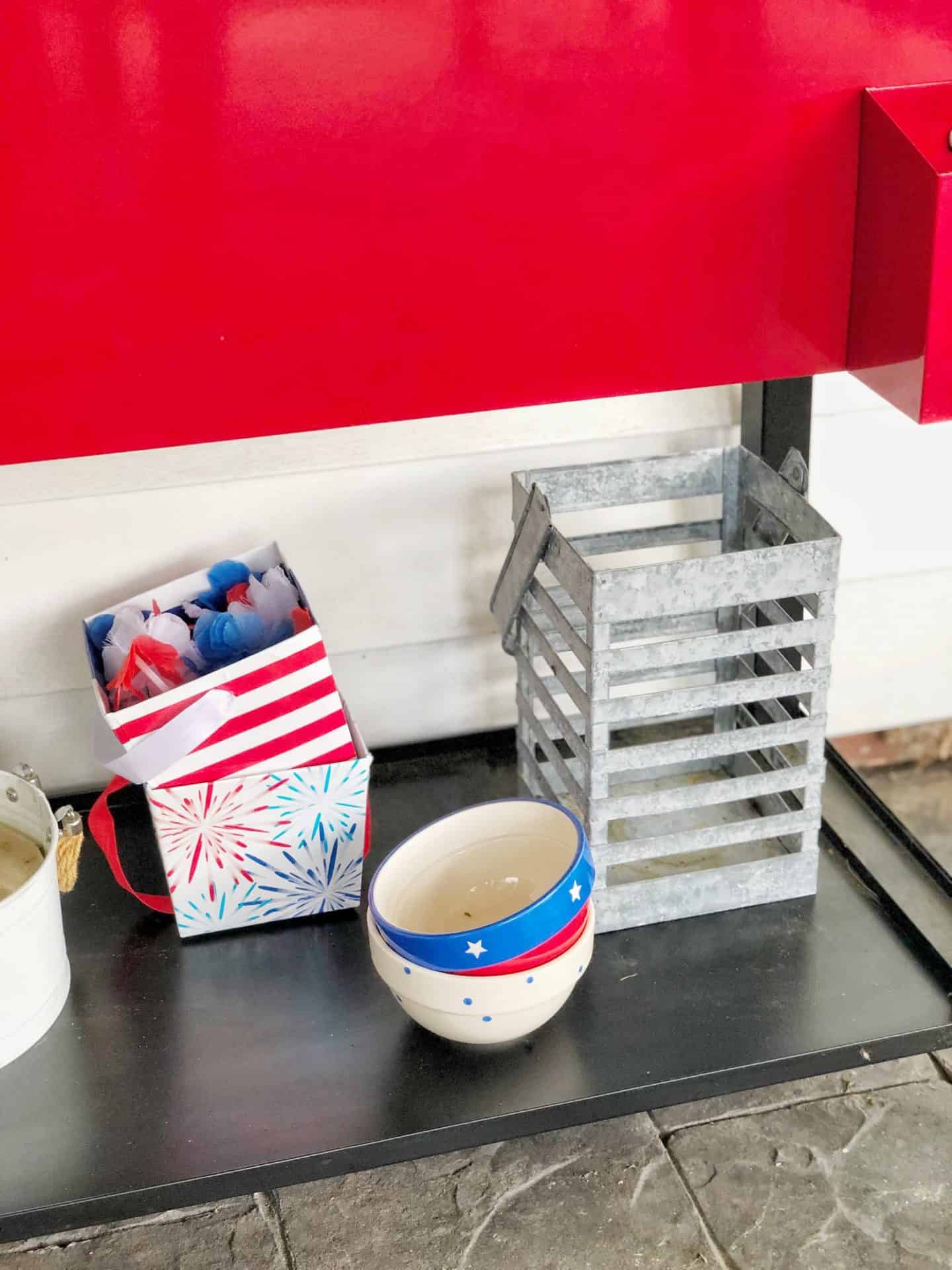 4th of July outdoor decor ideas #redwhiteblue #entertaining #party